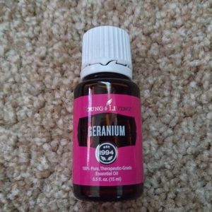 YOUNG LIVING ESSENTIAL OIL 15ML GERANIUM